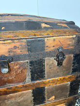 Load image into Gallery viewer, Antique Victorian 19th Century Dome Trunk, Steamer Sea Chest