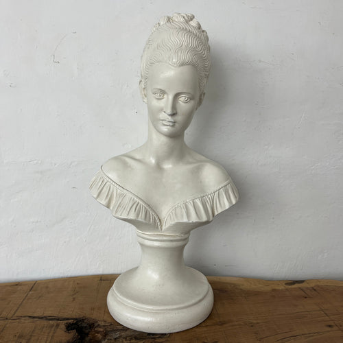 Beautiful early 20th century Parisian wear lady bust in a neoclassical stunning design, featuring a statue from Manon Lescaut a French romantic novel further information towards the bottom, the figure show elegant style and form.