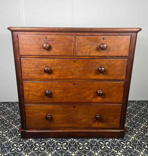 Good quality large antique Victorian mahogany chest of drawers with curved corners, turned bun handles, and a part missing underneath one handle. The bottom drawer is deep and has the plinth attached.