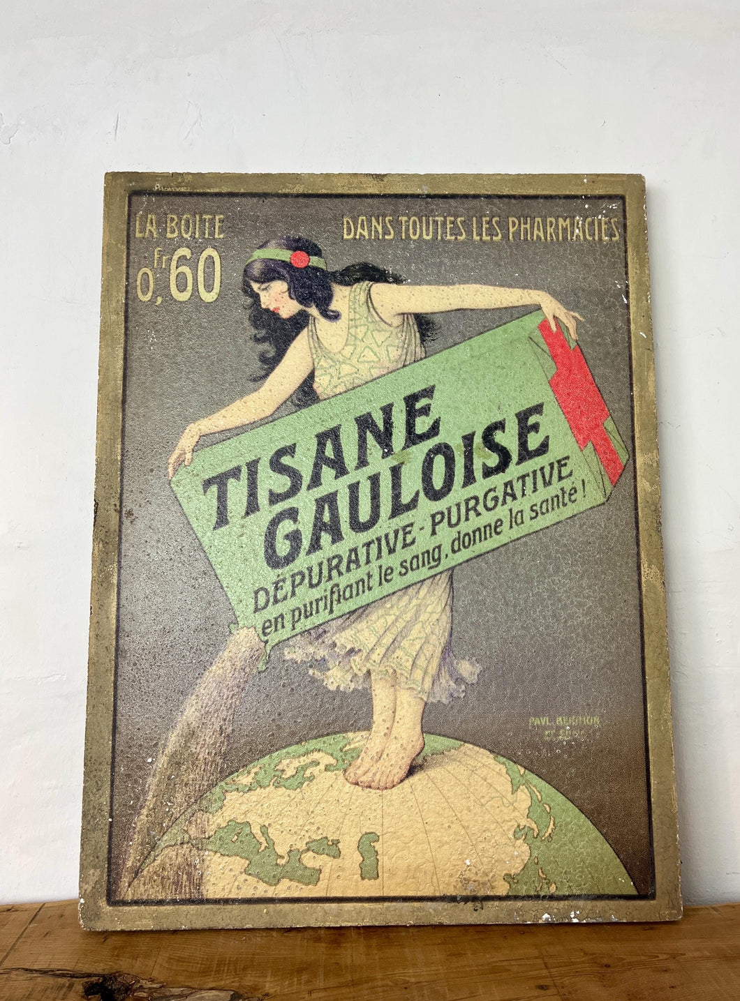 The poster exemplifies Art Nouveau characteristics with its flowing lines, naturalistic motifs (like the woman pouring the tea onto a globe, symbolising its worldwide benefit), and a focus on feminine beauty.