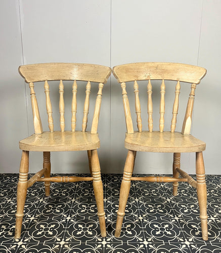 Wonderful pair of vintage shabby chic farmhouse beech chairs. Made with beech with a lathe shaped back rest and lovely crest rail and shaped seat on fantastic turned splayed legs and spindles.