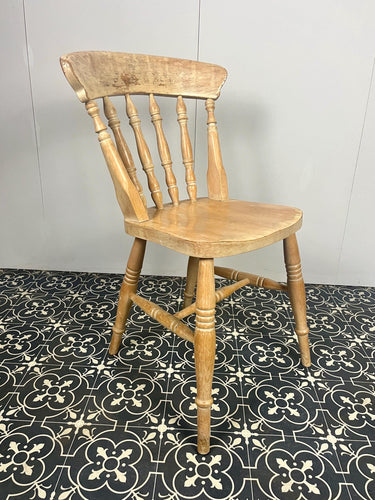 Wonderful vintage shabby chic farmhouse beech chair. Made with beech with a lathe shaped back rest and lovely crest rail and shaped seat on fantastic turned splayed legs and spindles.