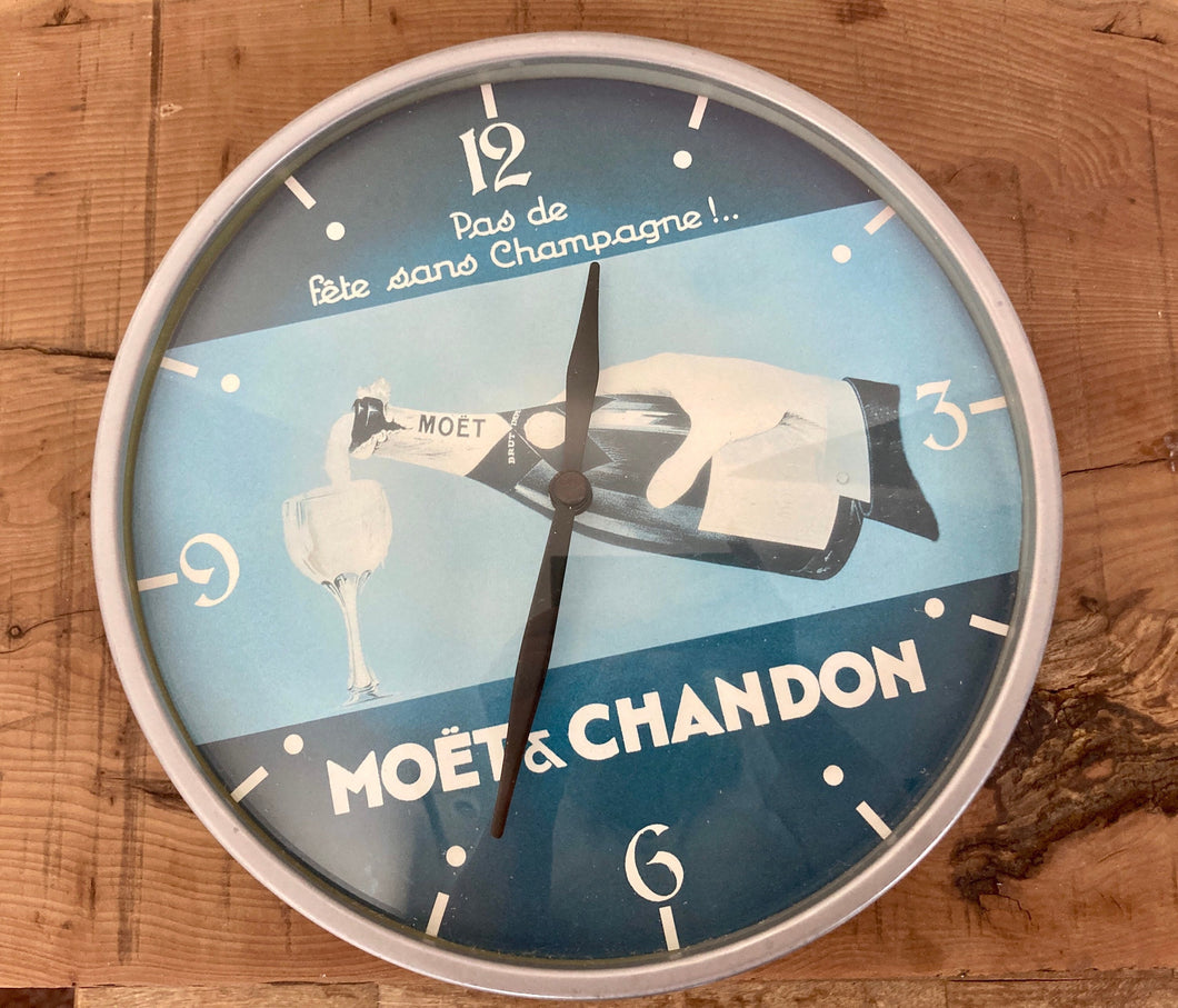 Beautiful vintage Moët Chandon wall clock, champagne collectibles, wine and spirits advertising, art nouveau timepiece, French design